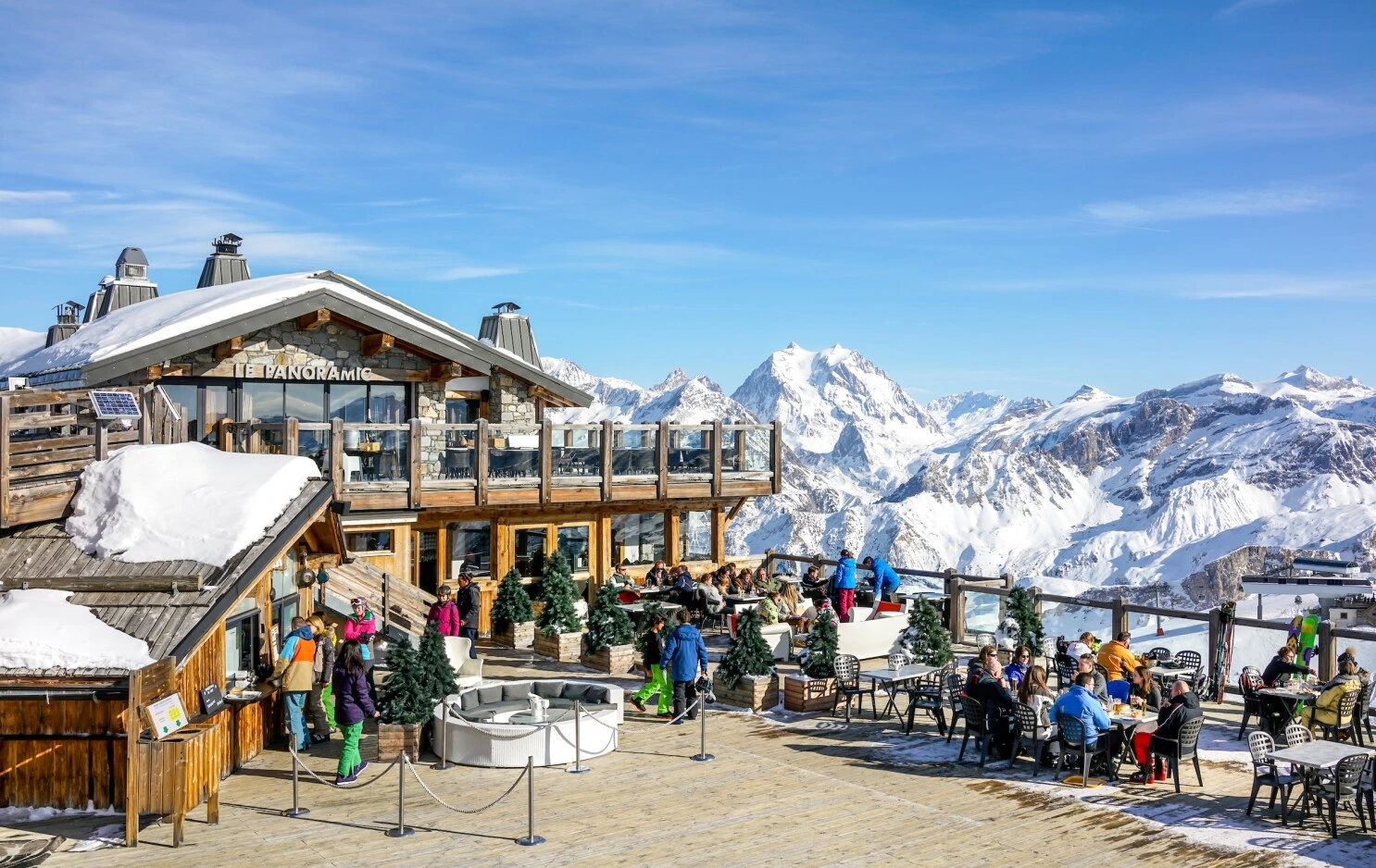 Après-Ski Lodge & Restaurants